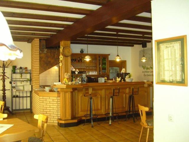 Отель Alte Winzerschenke Бруттиг-Фанкель Экстерьер фото